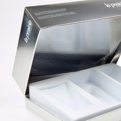 La-prairie-anti-aging-cosmetic-kit-1